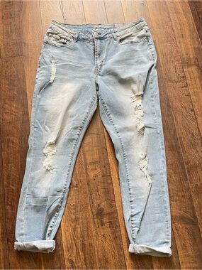 Resfeber Light Wash Distressed Women’s Jeans NWT Size 16